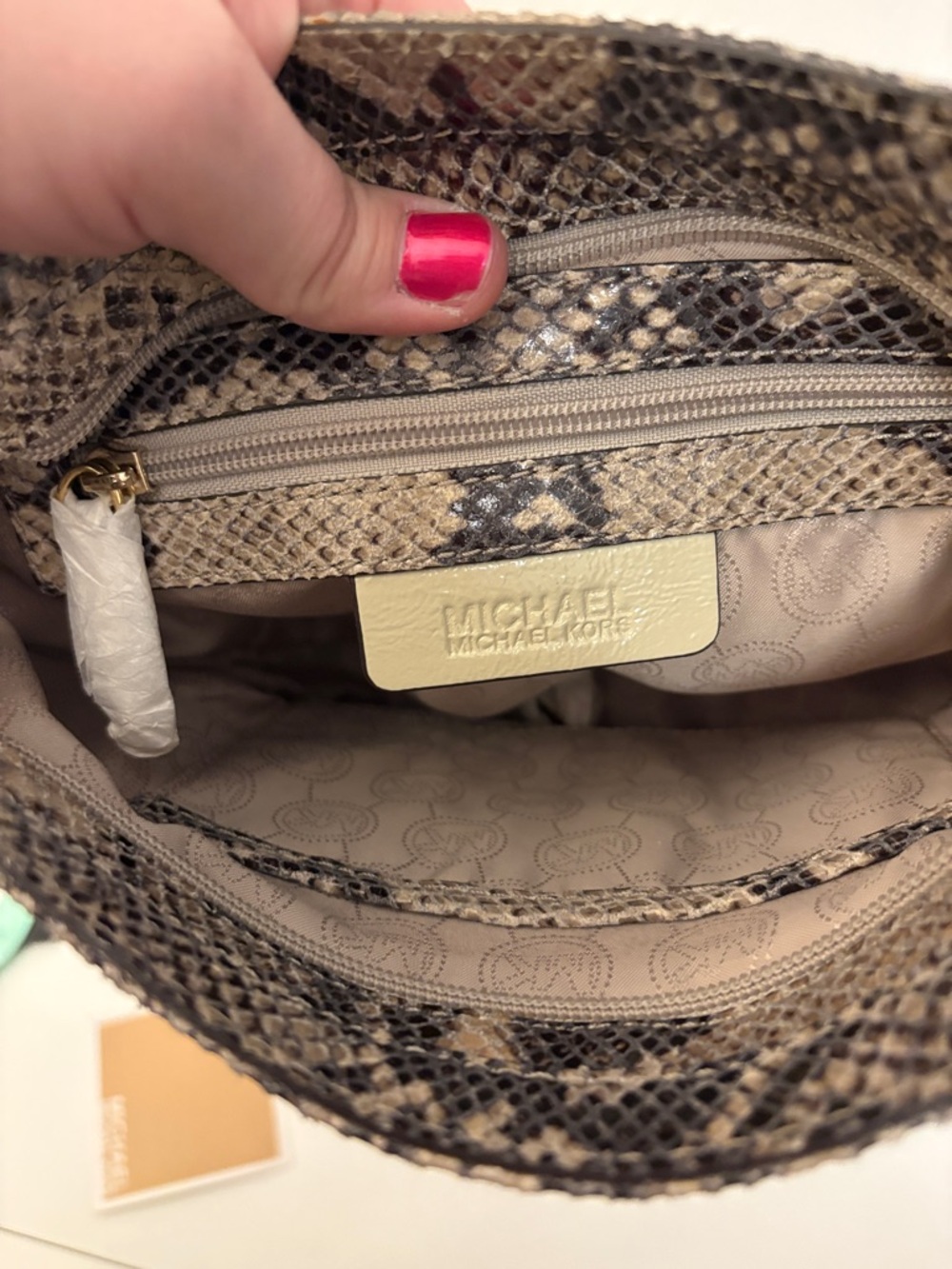 Michael Kors 🐍 Snake-Print Shoulder Bag - Picture 2 of 10